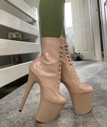 pleaser flamingo 1020