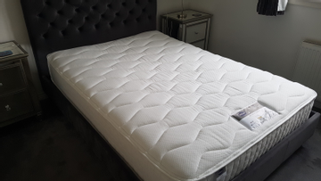A customer photo for Silentnight 800 Mirapocket Memory Mattress - The product is just like the description. Perfect for our backs. We have really . Author: Judit Forgcs. Dated: 2021-02-06