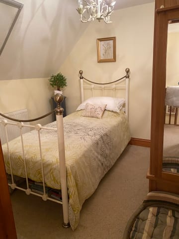 A customer photo for Spring King® Tuscany 2000 Mattress - Easy to order. Delivery on time & although its not been slept on yet, it looks &. Author: Lyndylou S. Dated: 2022-03-07