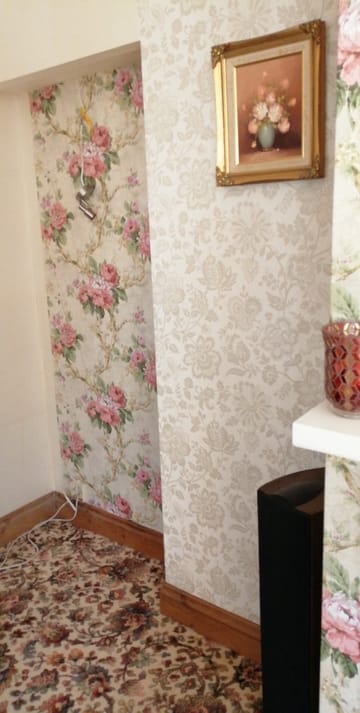 Showing wallpaper SK Filson Floral Trail Gold Wallpaper - FI2404 on the wall
