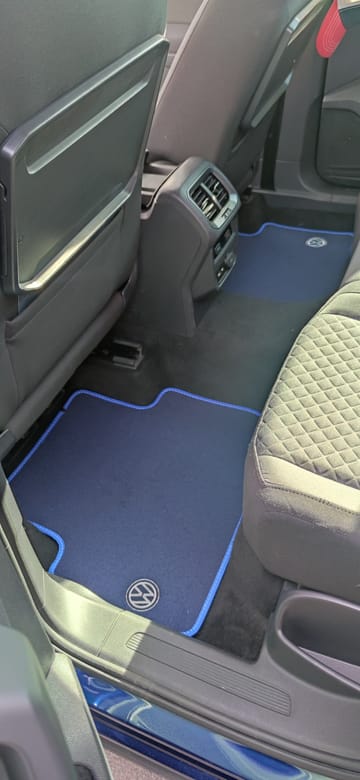 MTM Tappetini Auto In Velluto Su Misura Per Volkswagen Tiguan II (2016+) - Set 4 Pezzi Nero - Made In Italy