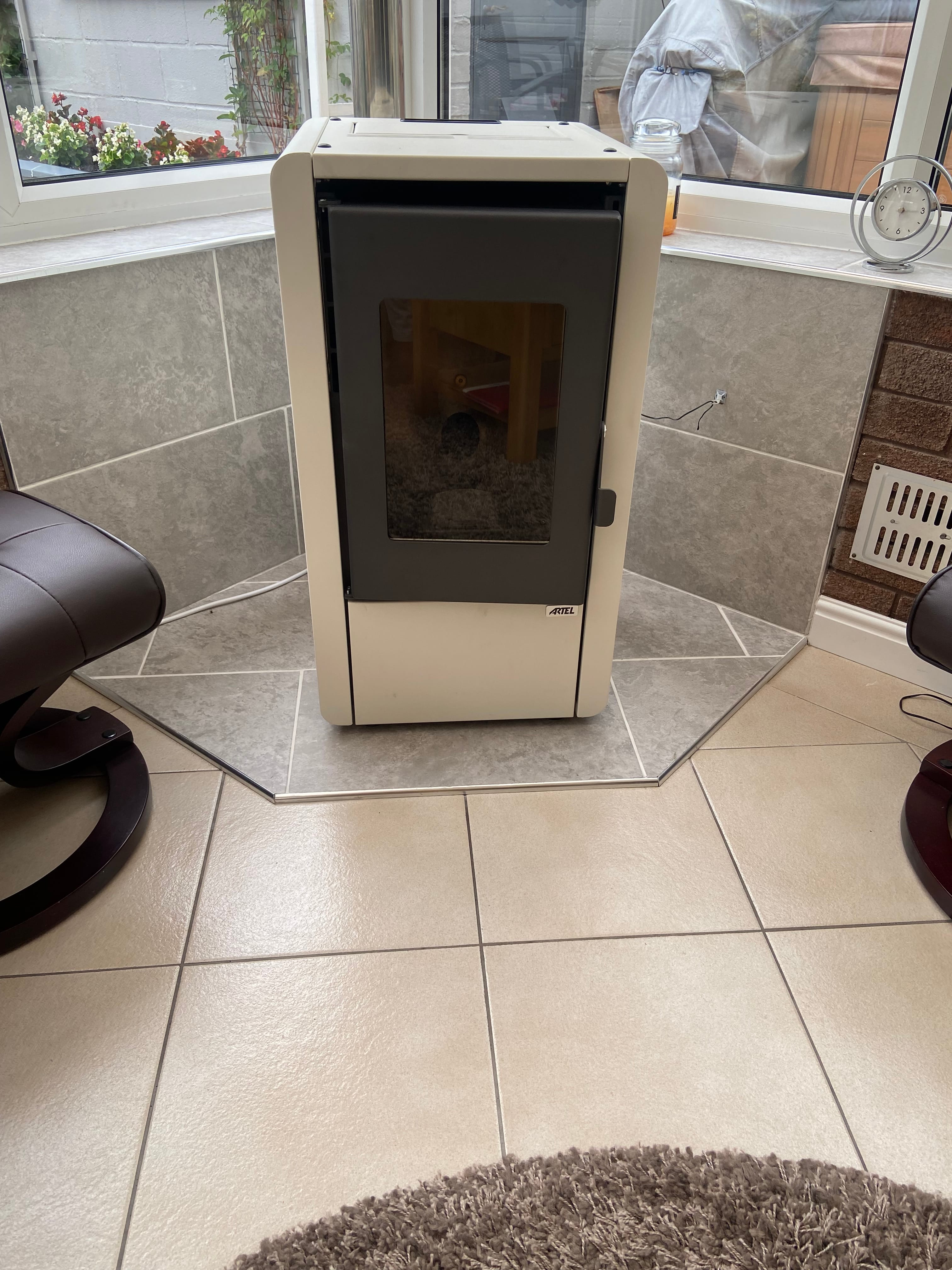 Artel Petit 6 Pellet Stove White — GR8 Fires