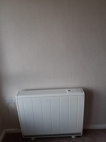Showing wallpaper Debona Crystal Plain Ivory Glitter Wallpaper - 9000 on the wall