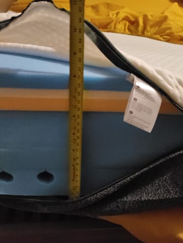A customer photo for Emma® Premium Memory Hybrid Mattress - Well hasn't exactly expanded to the advertised 25 cm so cover is all loose, not . Author: Derek Deschamps. Dated: 2024-04-02
