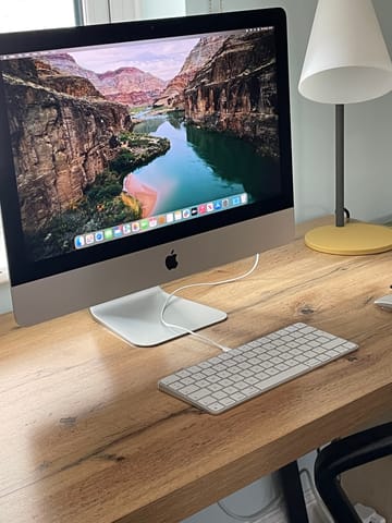 2019 Apple iMac 4K 21.5-inch Intel i7 3.2 GHz 6-core 8GB