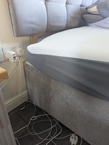 A customer photo for Emma® Premium Memory Hybrid Mattress - Faulty in all the corners. Author: Derek. Dated: 2024-07-30