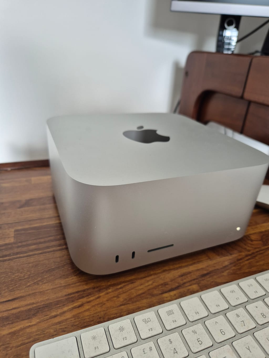 Refurbished Apple Mac Studio M2 Max MQH73B/A - 12-core Refurbished Apple Mac Studio M2 Max MQH73B/A - 12-core