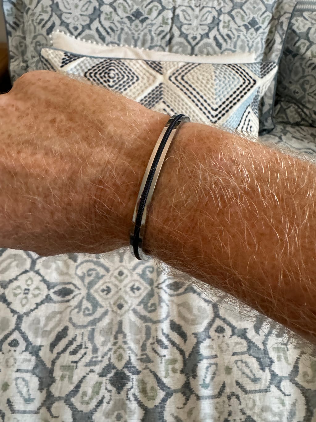 Pig \u0026 Hen Navarch Side 6SR Bracelet - Black \u0026 Red 新品 