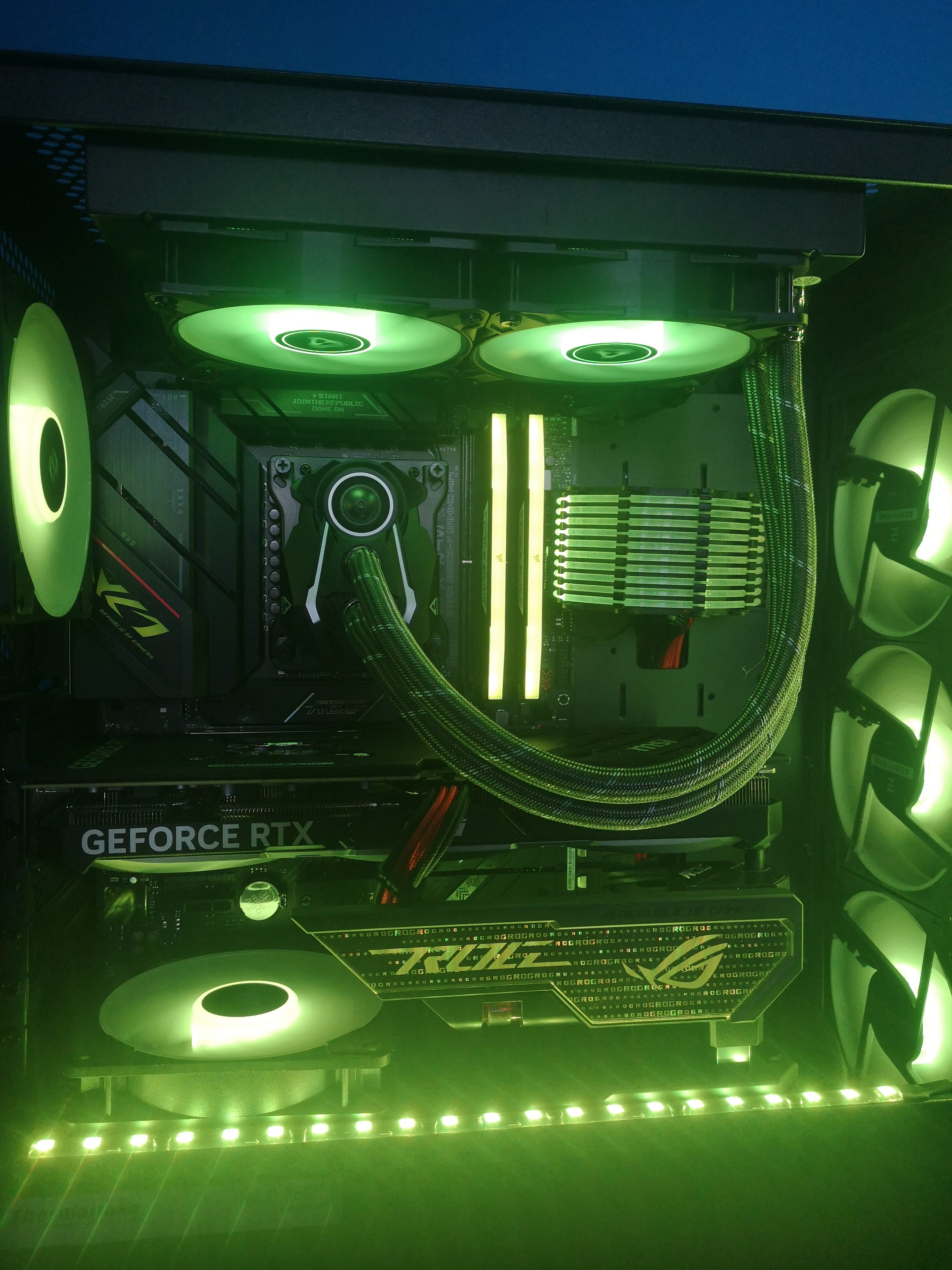 AMD Ryzen 7 7800X3D Eight Core 5.0GHz, ASUS ROG STRIX B650E-F