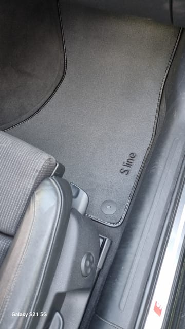 MTM PRO-147 Tappetini per Audi A4 (B8) 01.2008>2015 , su Misura in Velluto, Bordi in Similpelle e Doppia Impuntura Cromata