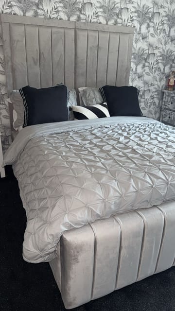 A customer photo for Dreamland Cashmere Mattress - Lovely and very good 5. Author: Belquisse. Dated: 2024-10-27