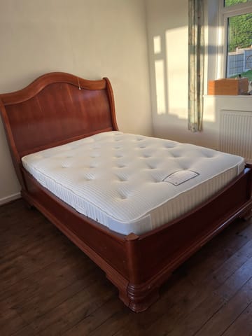 A customer photo for Sleepeezee Hotel Support 950 Mattress - Firm.. Comfortable. Spot on what l wanted. Author: Maggie. Dated: 2024-11-03