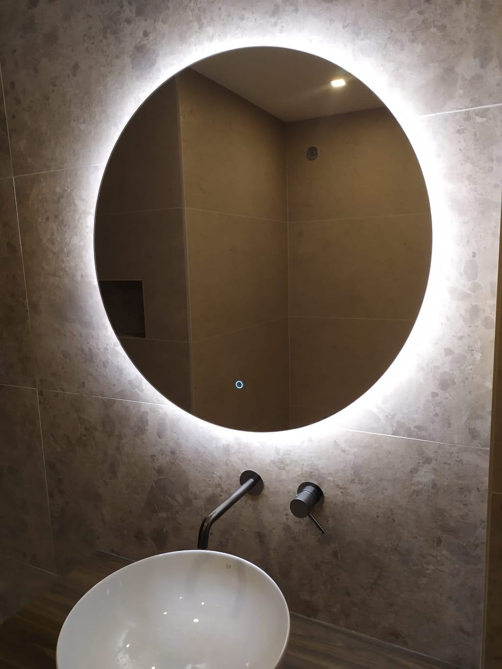 Specchio Rotondo LED GETZ Per Bagno 60 Cm – Illuminazione Bianca/calda, Cornice Metallo, IP44, Senza Rame - 3