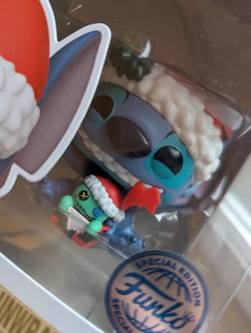 Funko POP DISNEY Lilo & Stitch- Stitch with unwrapping gift / Stitch déballant un cadeau - Edition spéciale #1522 - Jeux & Jouets Funko POP DISNEY Lilo & Stitch- Stitch with unwrapping gift / Stitch déballant un cadeau - Edition spéciale #1522 - Jeux & Jouets