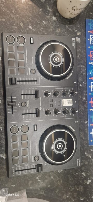 Pioneer DJ DDJ-200 Bluetooth Bedroom DJ Bundle