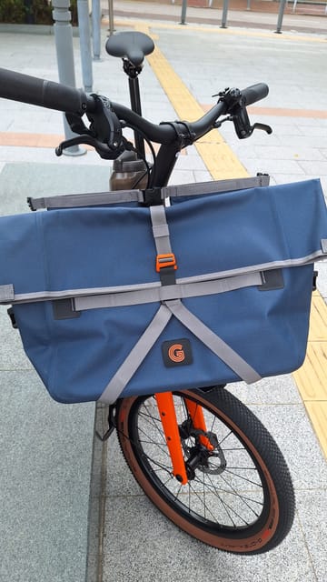 アクセサリー BROMPTON  ROLL TOP WATERPROOF BAG  25L Amazon.com : Brompton Borough Roll Top Bike Bag : Sports