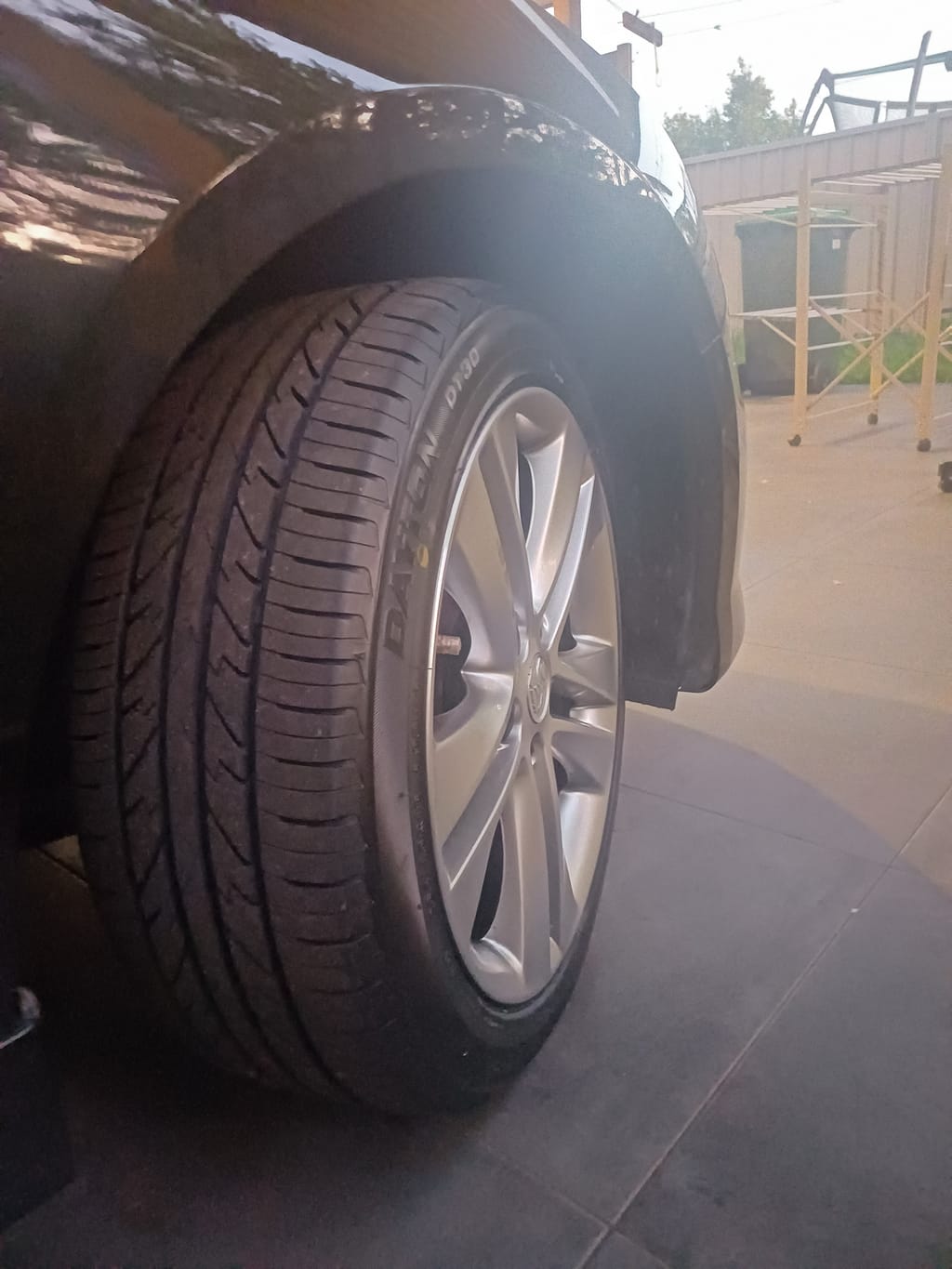 Dayton DT30 235/45R18 98W