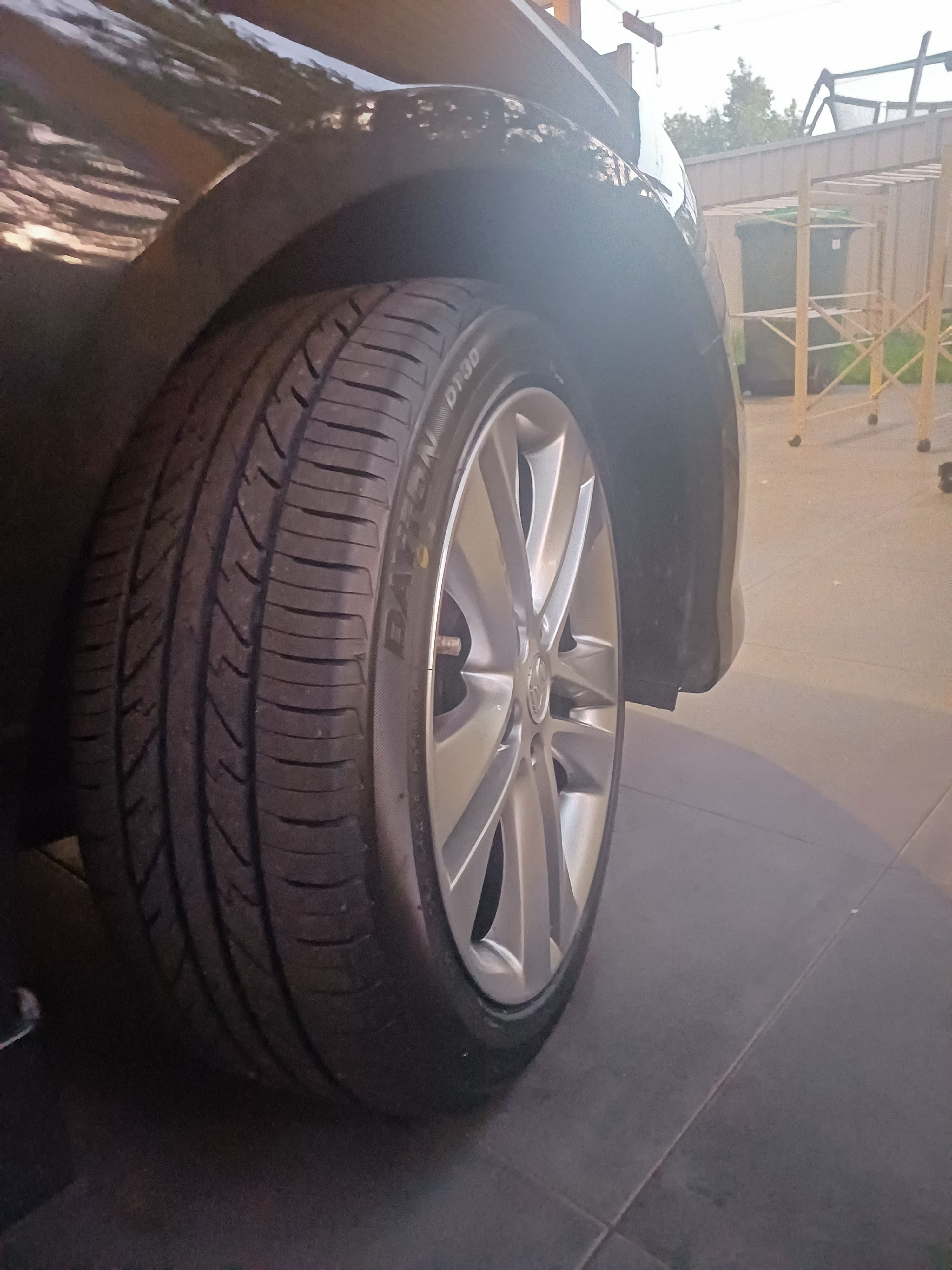 Dayton DT30 235/45R18 98W