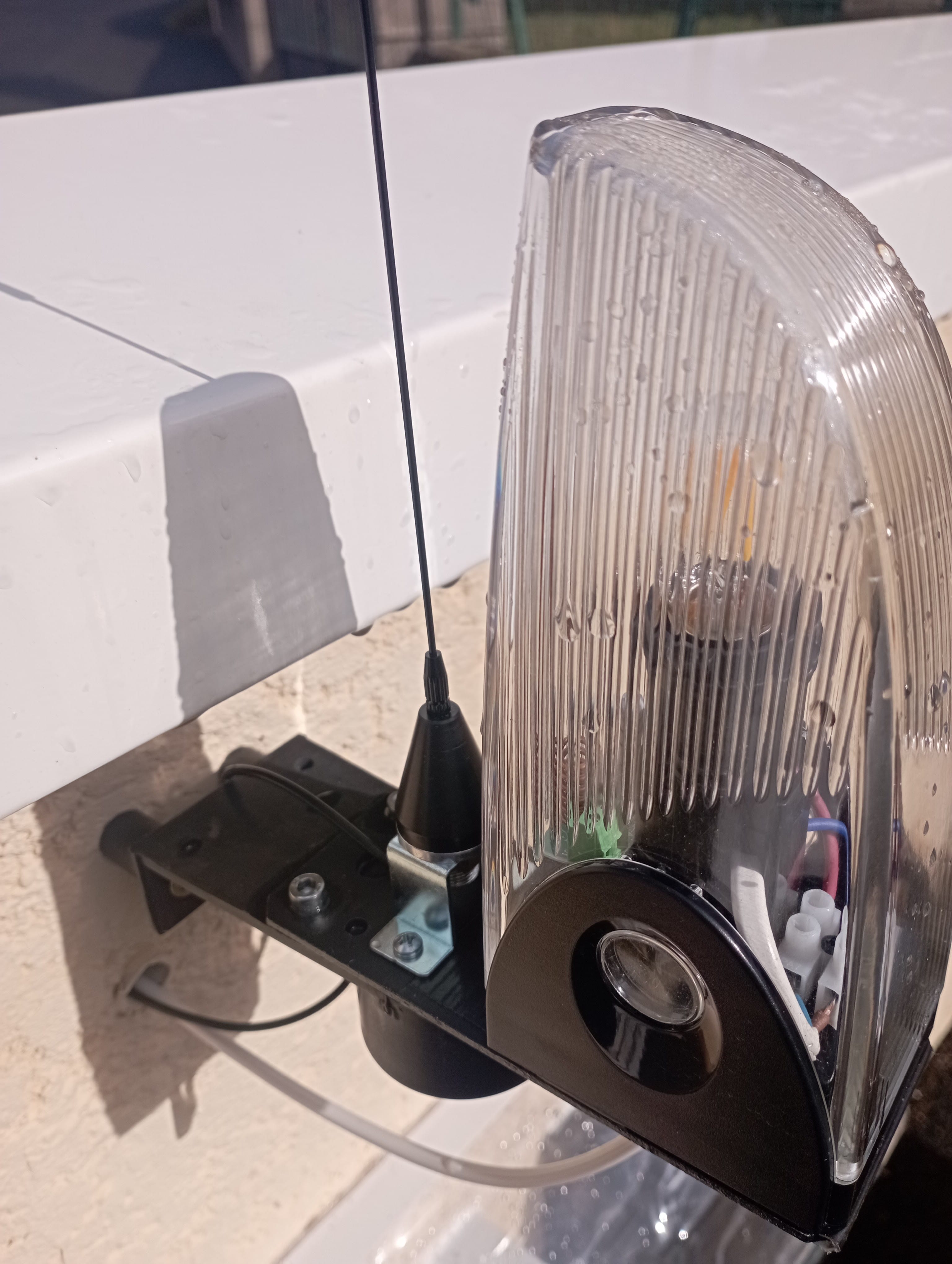 Lot De 2 Télécommandes Universelles Pour Porte De Garage Et Portail 433 Mhz Avec Quatre Canaux Remplacement Ideal 209530407 Lot De 2 Télécommandes Universelles Pour Porte De Garage Et Portail 433 Mhz Avec Quatre Canaux Remplacement Ideal 209530407