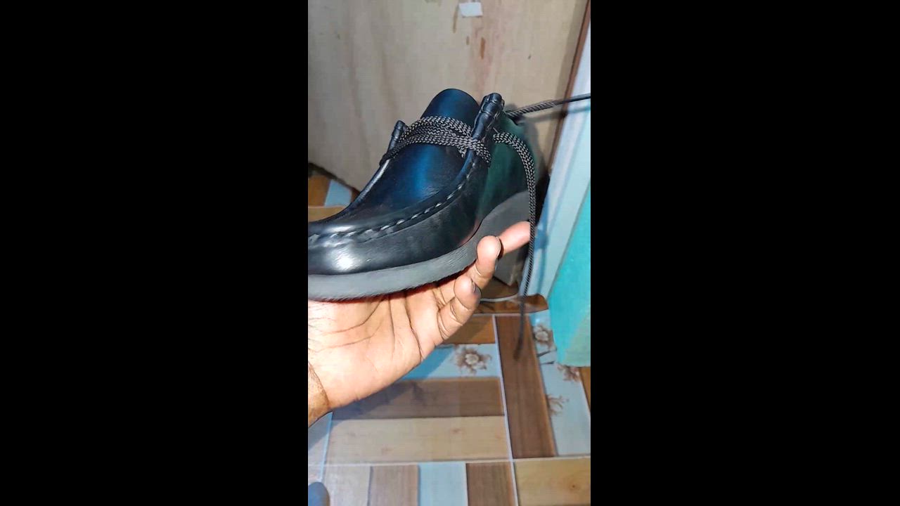Kids Wallabee™ Older Black Leather Shoes | Clarks