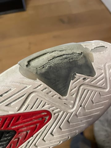 クスクス ULTRASHOT 4 – K-Swiss US