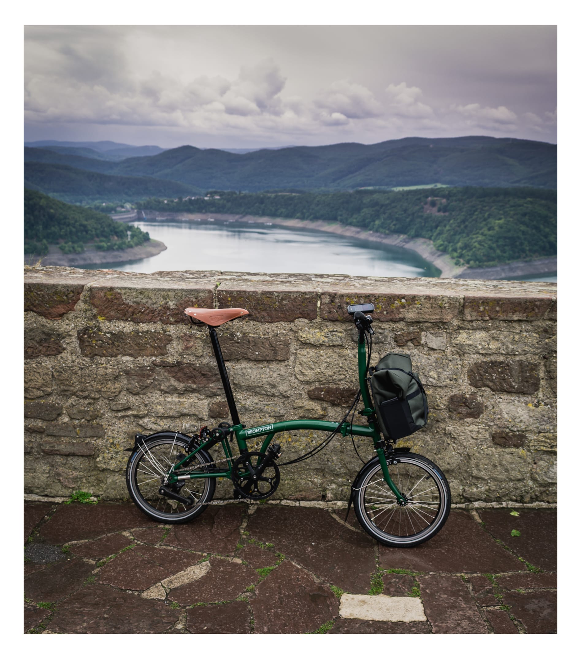 BROMPTON　トートバック　Olive Green Borough Roll Top Bag, Medium. Olive | Perennial Cycle