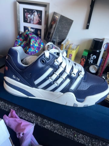 エスト SI-18 INTERNATIONAL C – K-Swiss US