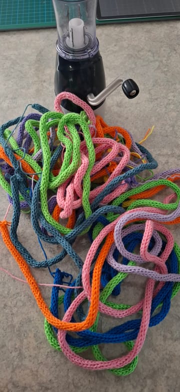 Prima Mercerie | Tricotin Mécanique Avec Manivelle – Création Rapide De Cordons En Laine | 4 Crochets + Poids Poussoir - Beaux-Arts Et Loisirs Créatifs