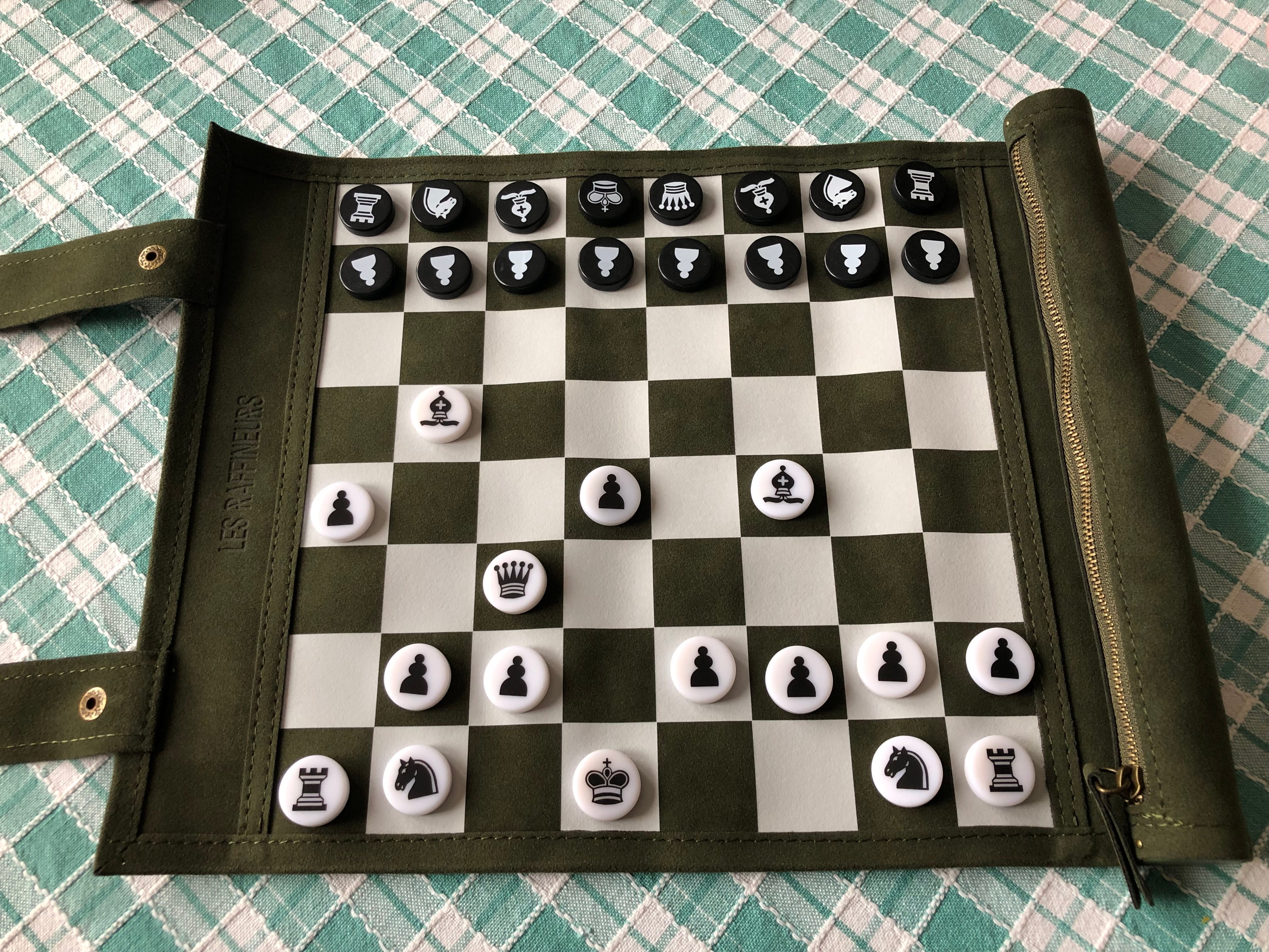 Jeu D'échecs De Voyage Vintage Giroform – Compact Et Rétro