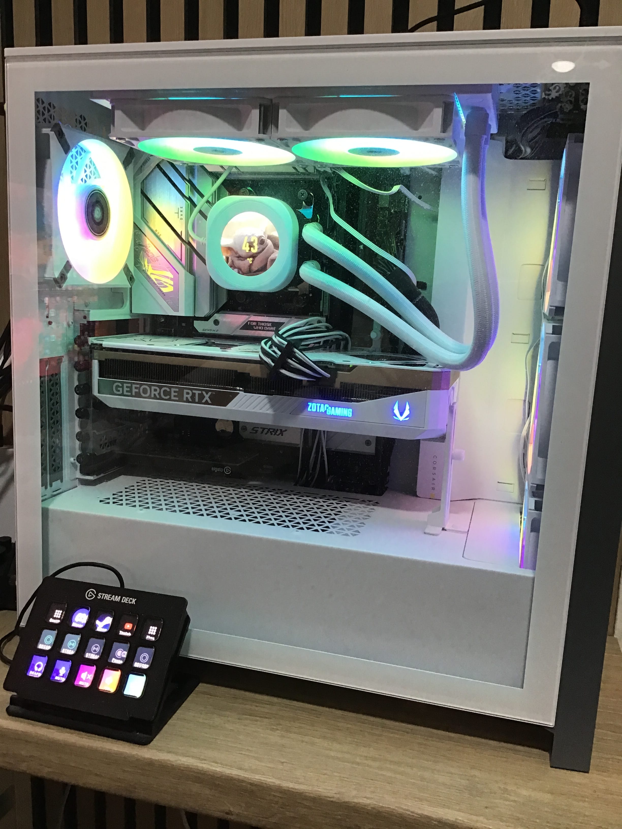 ZOTAC GAMING GeForce RTX 5070 Ti SOLID Core OC White Ed 16GB GDDR7